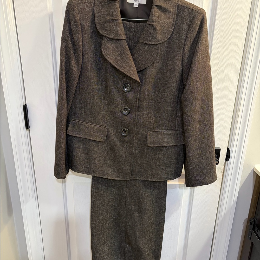 Le Suit Women’s dark Tailored pants suit